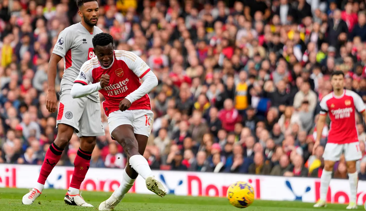 Arsenal membuka keunggulan pada menit ke-28. Umpan silang Declan Rice yang disambut tembakan kaki kanan Eddie Nketiah merobek gawang Sheffield United. (AP Photo/Kirsty Wigglesworth)