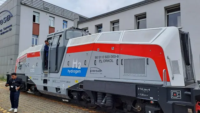 Kereta hidrogen buatan perusahaan PESA di pabriknya, Bydgoszcz, Polandia. (Liputan6.com/Benedikta Miranti)