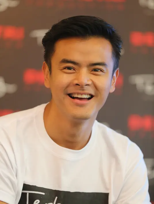 Suka duka dirasakan saat proses syuting film garapan sutradara Fajar Nugros tersebut. Dalam film ini, ia memerankan sosok 3periode. Dari mulai SMA, kuliah hingga kerja.  Bahkan, setiap hari keramas tiga sampai lima kali. (Adrian Putra/Bintang.com)