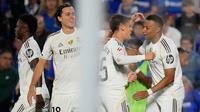 Kemenangan juga mengembalikan Real Madrid ke puncak klasemen dengan 24 poin, unggul dua angka dari Barcelona, yang akan menjadi lawan mereka pada laga El Clasico akhir pekan mendatang. (AP Photo/Manu Fernandez)
