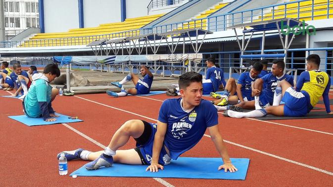 Kim Jeffrey Kurniawan saat berlatih bersama Persib Bandung, Sabtu (2/2/2019) di Bandung. (Bola.com/Erwin Snaz)