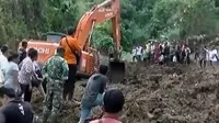 Ayah dan Anak Tertimbun Longsor hingga Persela Jamu Mitra Kukar
