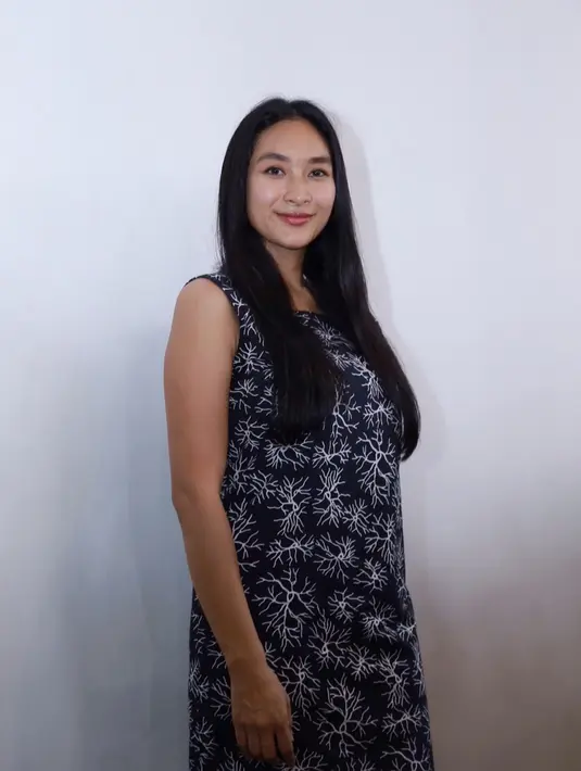 "Kami memang deket sekali, sudah kayak sister, tapi kami respect sama privasi. Kami nggak pernah membahas yang pribadi," ucap Happy Salma ditemui Bintang.com di kawasan Kemang Selatan, Jakarta Selatan, Senin (30/5/2016). (Galih W. Satria/Bintang.com)