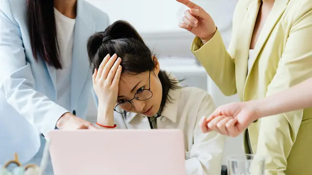 2. Budaya Menyalahkan dan Tidak Bertanggung Jawab