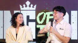 CEO SENS Entertainment, Sultan Sapta (kanan) memberikan keterangan di depan media dalam konferensi pers Superstar Knockout di daerah Senayan, Jakarta Pusat, Kamis (12/06/2025). (Bola.com/Bagaskara Lazuardi)