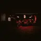 Ilustrasi dining in the dark. (dok. unsplash.com/Asnida Riani)