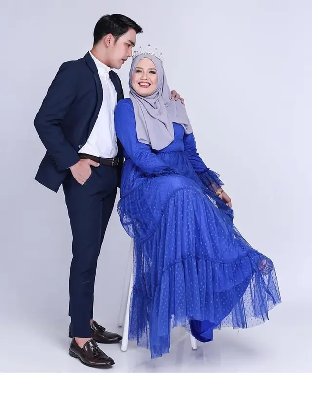 Kenakan Busana Senada, Ini 6 Pemotretan Elly Sugigi dan Aditya Gumelar Bak Prewedding
