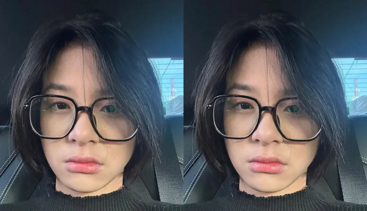 Zee JKT48 berhasil mengejutkan para fansnya. Ya, penampilan Zee terbaru dengan rambut bondol sukses curi perhatian. Zee memotong rambutnya pendek karena tuntutan peran sebagai pemeran Ancika di film Ancika 1995 sekuel dari Dilan Milea. (Liputan6.com/IG/jkt48.zee)