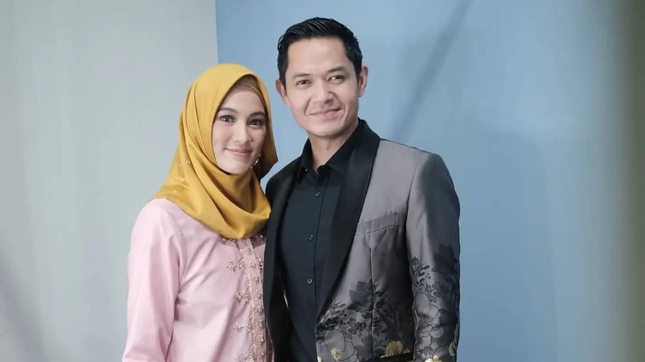 [Fimela] Dude Harlino dan Alyssa Soebandono
