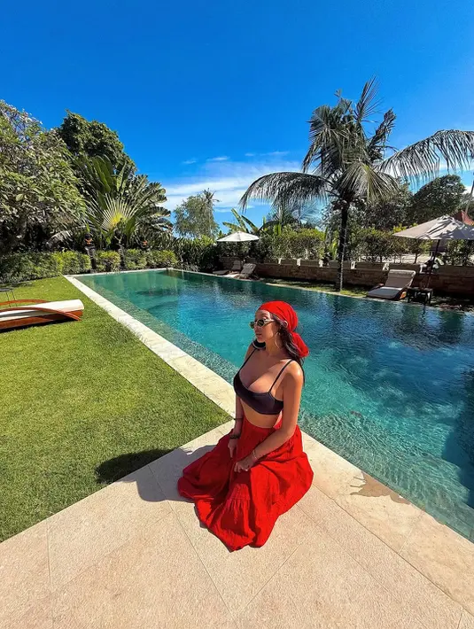 Gaya ini tidak hanya menegaskan persona fierce yang selalu melekat pada dirinya, tapi juga memperlihatkan bentuk tubuh sehat yang ia banggakan. [@jessicah_o].