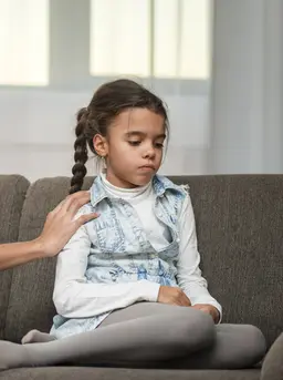 anak perempuan sedang marah kepada ibunya. Foto: Freepik.