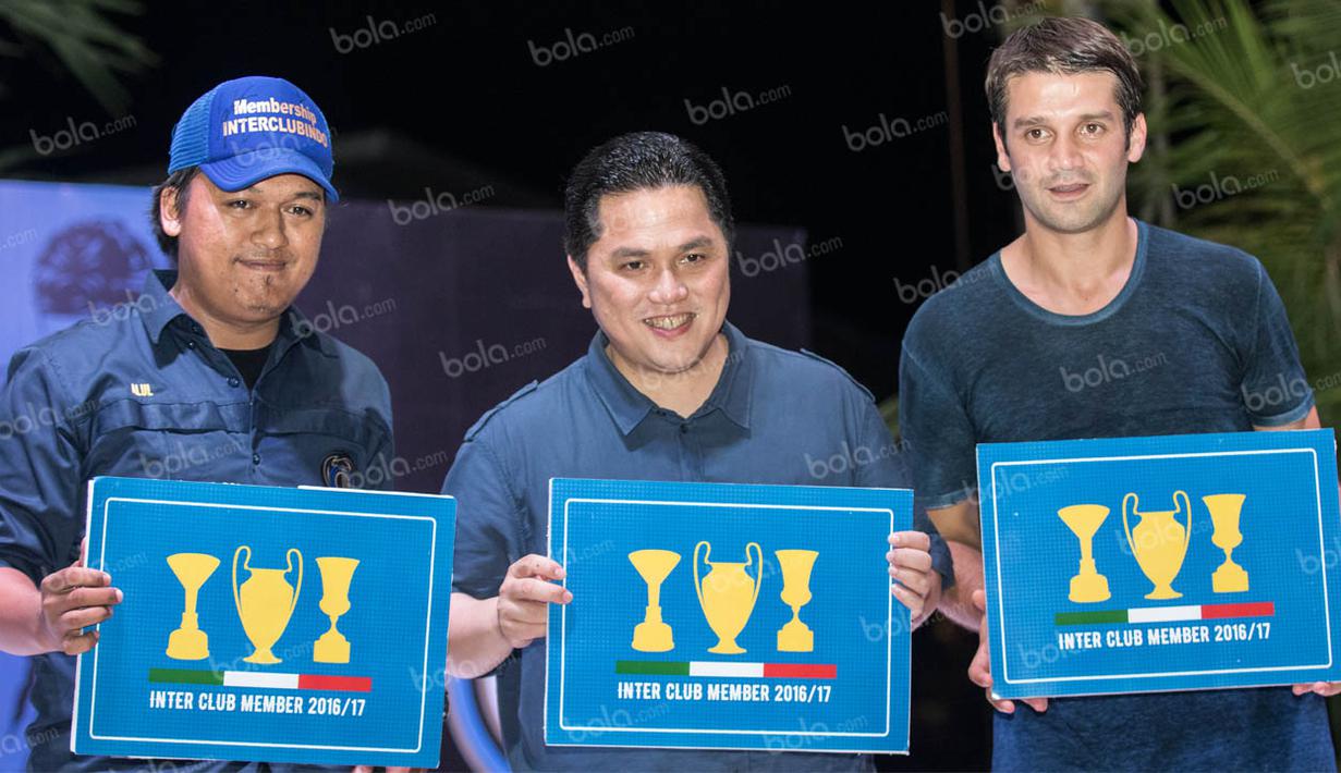 Selain untuk berdiskusi, kehadiran Cristian Chivu juga untuk meluncurkan kartu anggota baru Inter Club Indonesia untuk musim 2016/2017. Pada peresmian itu juga dihadiri oleh Presiden Inter Milan, Erick Thohir. (Bola.com/Vitalis Yogi Trisna)