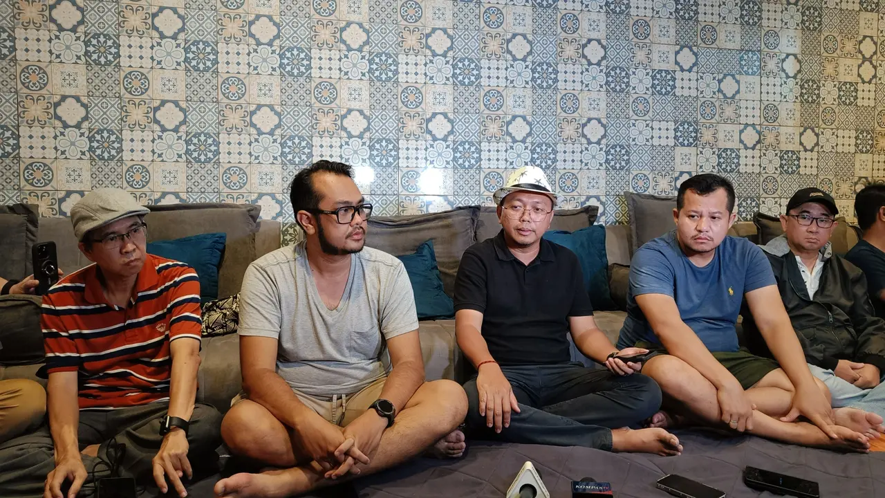 Warga Kompleks perumahan Visalia Kota Wisata Cibubur.