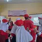Sejumlah siswa di SDN 2 Meurah Mulia, Kabupaten Aceh Utara diberikan pemahaman tentang kepedulian terhadap lansia lewat program Kemensos Goes to School. Hal ini dilakukan dalam rangka memperingati Hari Lanjut Usia Nasional (HLUN) 2024. (Liputan6.com/Dicky Agung)