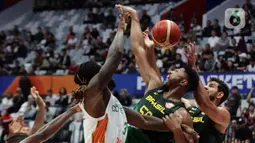 Timnas basket Brasil berhasil menaklukkan Pantai Gading 89-77 pada partai penentu Grup G FIBA World Cup 2023 di Indonesia Arena, Rabu (30/8/2023). (Liputan6.com/Helmi Fithriansyah)