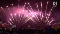 Warga Korea Utara menyambut Tahun Baru 2019 di Pyongyang dengan dimeriahkan parade kembang api yang memukau.