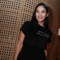 Happy Salma, selain aktif di dunia perfilman dan teater, ia juga bisa dibilang cukup peduli dengan kondisi yang ada di sekitarnya. Salah satunya adalah soal ditutupnya usaha Alexis baru-baru ini. (Deki Prayoga/Bintang.com)