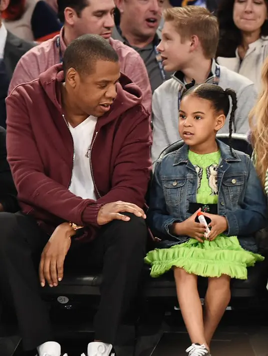 Menurut Beyonce saat diwawancara beberapa waktu lalu mengatakan meskipun mulanya hanya berkomunikasi lewat telepon, cinta bisa muncul ketika keduanya saling menganggap penting dan saling jujur. (AFP/Bintang.com)