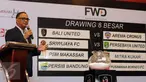 CEO Mahaka, Hasani Abdulgani memberikan keterangan usai menggelar Drawing 8 Besar Turnamen Piala Presiden 2015 di Jakarta, Jumat (11/9/2015). Babak 8 Besar Piala Presiden 2015 akan berlangsung pada 19 dan 26 September. (Liputan6.com/Helmi Fithriansyah)