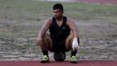 Atlet lontar martil, Rafika Putra, melakukan latihan jelang SEA Games 2019 di Stadion Madya, Jakarta, Rabu (9/9). Pria berusia 20 tahun ini menargetkan medali emas pada debutnya di SEA Games. (Bola.com/M Iqbal Ichsan)