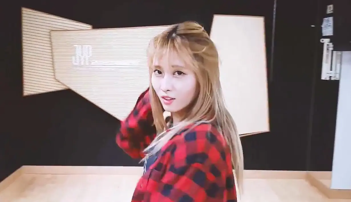 Hal tersebut terungkap saat mereka menghadiri acara V Live pada Jumat (11/5/2018). Saat itu merek mengaku jik mempunyai tubuh yang kurus merupakan tuntutan dari agensinya, JYP Entertainment. (Foto: Soompi.com)