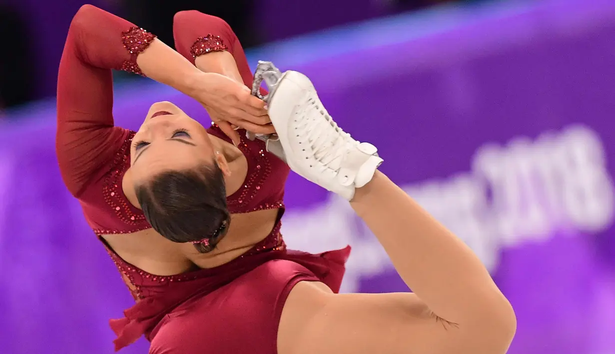 Penampilan Alexia Paganini dari Swiss saat menari dalam kejuaraan figure skating wanita gaya bebas pada Olimpiade Musim Dingin Pyeongchang 2018 di Gangneung Ice Arena di Gangneung (23/2). (Roberto Schmidt)