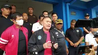 Ketua PSSI, Mochamad Iriawan mengunjungi sesi latihan Timnas Indonesia di Stadion Sidolig, Jalan Ahmad Yani, Bandung, Kamis (22/9/2022). (Bola.com/Muhammad Faqih)