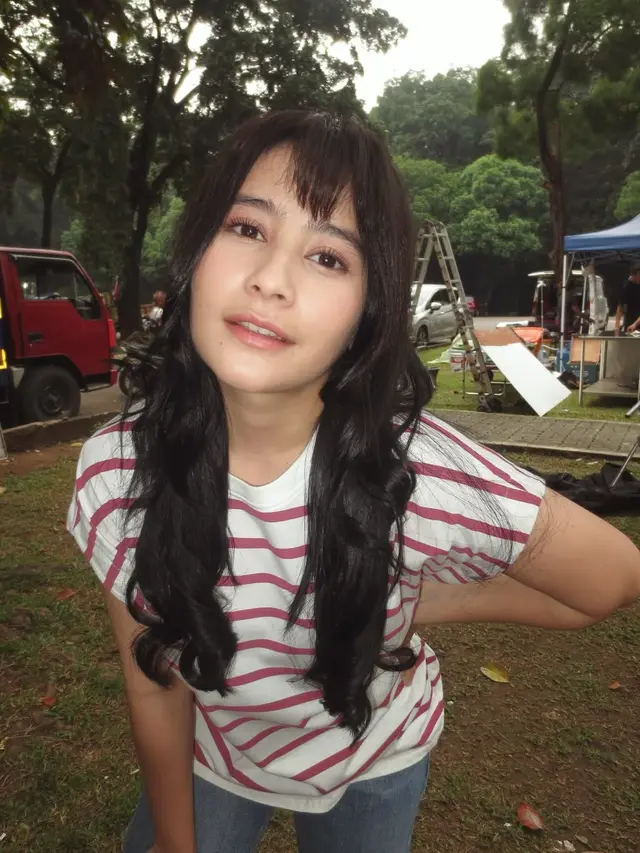 Prilly Latuconsina Tampil dengan Gaya Rambut Berponi, Bikin Nostalgia Fans ke Masa-masa ABGfim