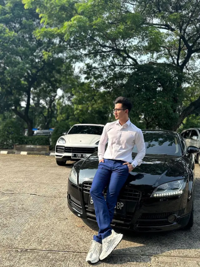 Verrel Bramasta dan mobil pertama (Instagram/bramastavrl)