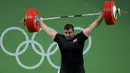 Lifter Suriah, Man Asaad, saat tampil  di kelas +105kg pada Olimpiade 2016. Memperoleh angkatan mencapai 400kg dirinya harus puas berada pada posisi ketujuh. (Reuters/Stoyan Nenov) 