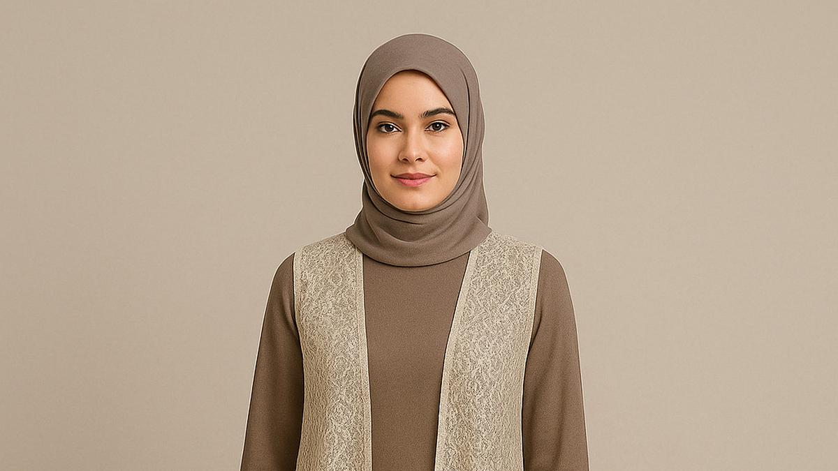 7 Outer Brokat tanpa Lengan untuk Gamis yang Tren di 2025, Praktis dan Hasilnya Mewah