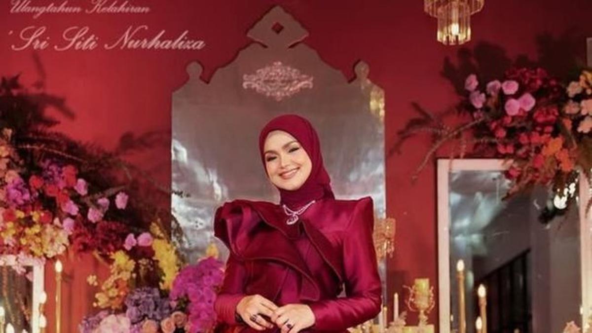 7 Potret Transformasi Siti Nurhaliza, Terus Memesona Seiring Bertambahnya Usia