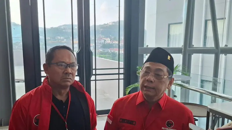 Wasekjen DPP PDI Perjuangan, Utut Adianto Wahyuwidayat diwawancarai saat jeda Rakerda pemenangan Pilkada Lampung. Foto : (Liputan6.com/Ardi)