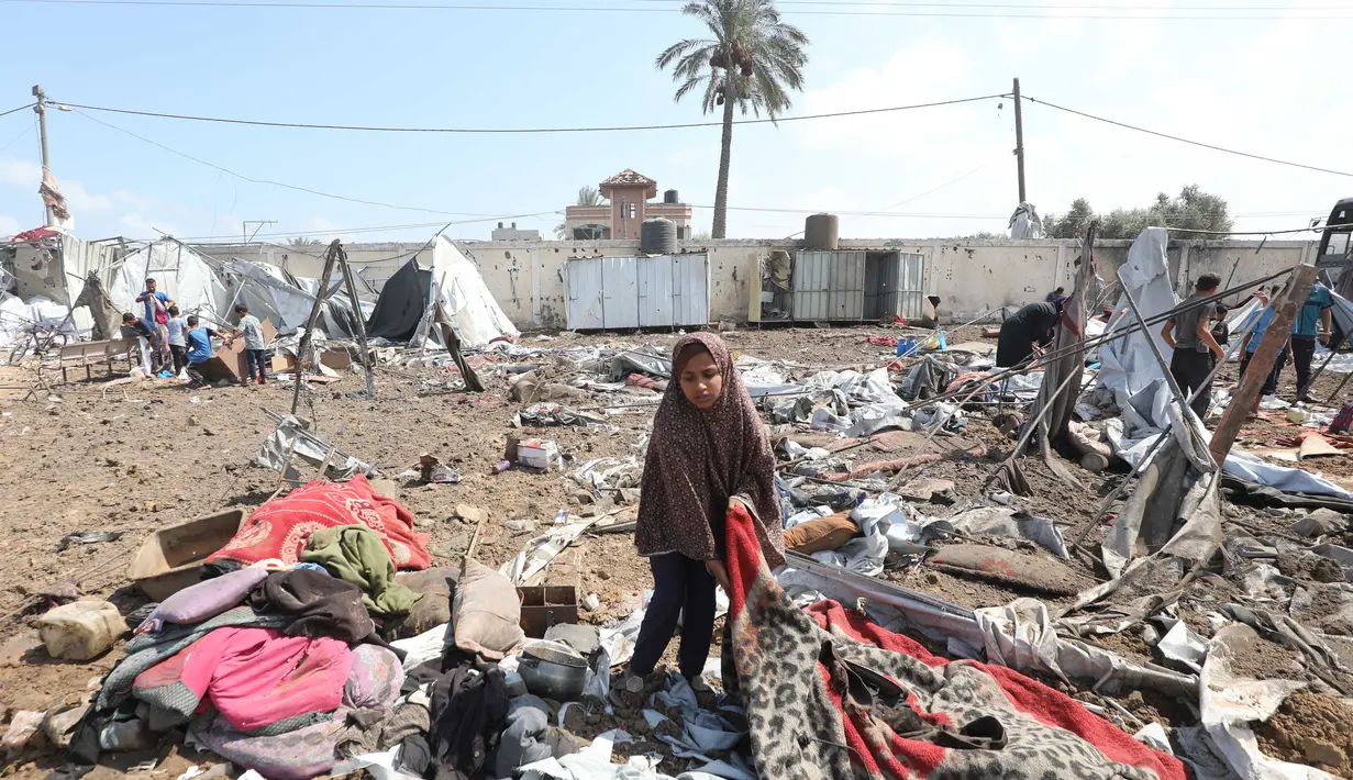 Serangan tersebut menghantam kamp pengungsi Palestina di Deir al-Balah. (Eyad BABA/AFP)