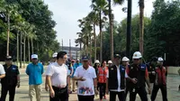 Menteri Pekerjaan Umum dan Perumahan Rakyat (PUPR) Basuki Hadimuljono meninjau sejumlah venue dan fasilitas di Gelora Bung Karno (GBK). Foto: (LIputan6.com/Septian Deny)