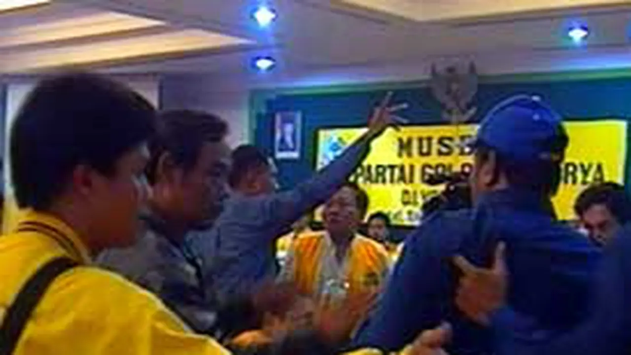 061204dGolkar.jpg