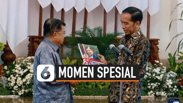 Presiden Joko Widodo atau Jokowi mengungkapkan perasaannya lima tahun bekerja bersama Wapres Jusuf Kalla (JK). Mantan Gubernur DKI Jakarta itu tak bisa menceritakan momen yang paling berkesan selama bekerja dengan JK.