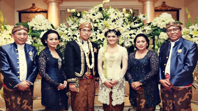 [Bintang] Prosesi Pernikahan Adat Solo yang Perlu Kamu Tahu