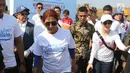 Menteri Kelautan dan Perikanan Susi Pudjiastuti tiba di Pantai Timur Ancol, Jakarta, Minggu (18/8/2019). Gerakan Menghadap Laut 2.0 akan diikuti oleh puluhan komunitas pecinta laut dan influencer serentak di lebih dari 100 titik lokasi di seluruh Indonesia. (Liputan6.com/Herman Zakharia)