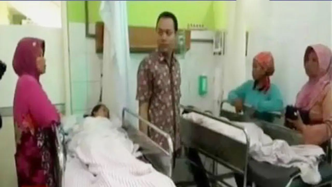 VIDEO: Atap SD di Demak Ambruk, Puluhan Siswa Terluka