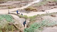 Area persawahan di Mamasa yang tertutup meterial banjir dan longsor (Foro: Liputan6.com/Istimewa)