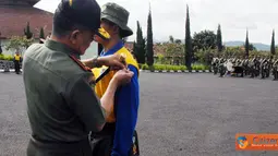 Citizen6, Bandung: Pelatihan Character Building Gelombang II Tahun 2012, bertempat di Dodik Bela Negara Rindam III/Siliwangi, dibuka oleh Pangdam III/Siliwangi Mayor Jenderal TNI Sonny Widjaja, Rabu (14/3). (Pengirim: Pendam3)

