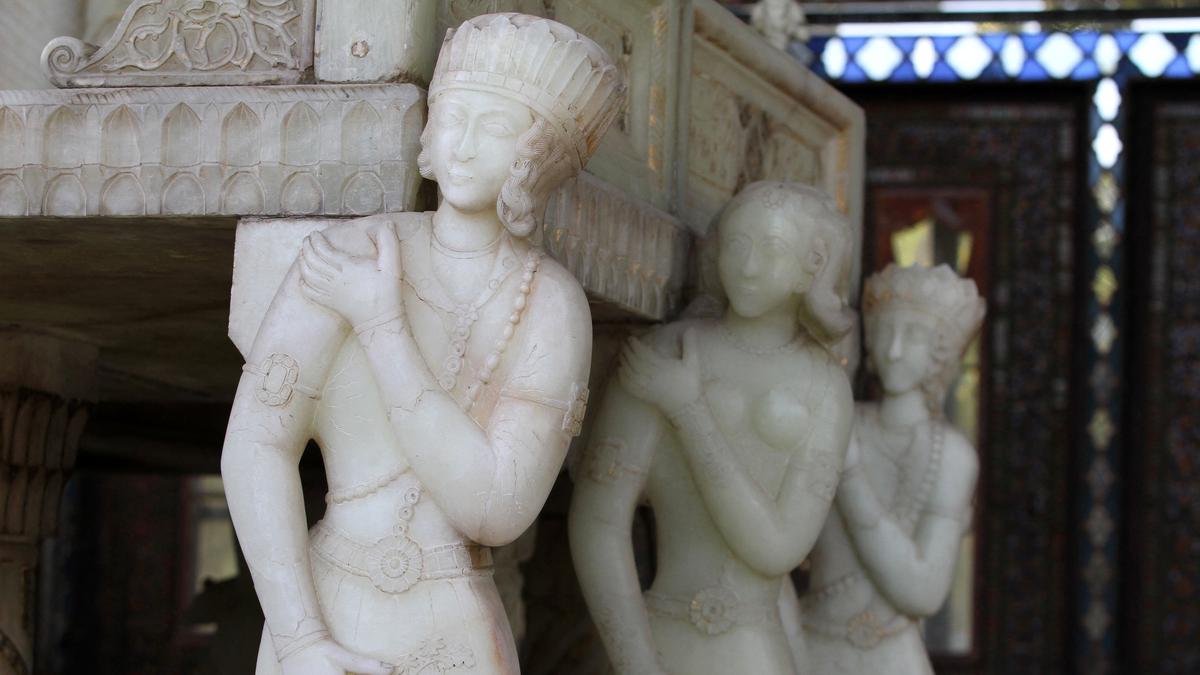 Perang Iran vs Israel dan AS Rusak Istana Versailles dari Persia, Situs Warisan Dunia UNESCO