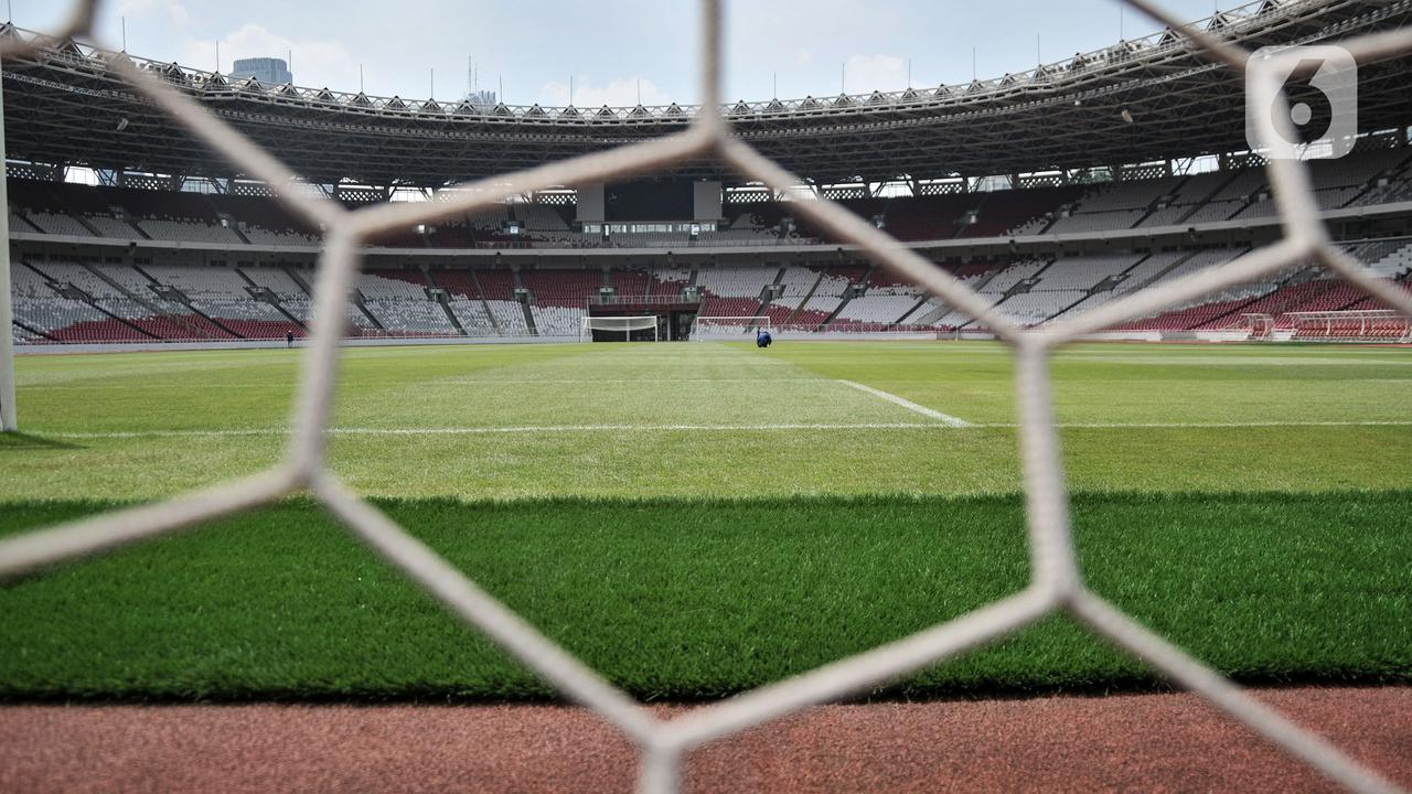 Perawatan Lapangan Stadion GBK Jelang Piala Dunia U20