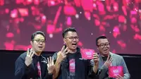 Chief Brand Officer Smartfren Roberto Saputra, Deputy CEO Smartfren Djoko Tata Ibrahim, dan Indra Yudhistira Direktur PT. Visual Indomedia Produksi, dalam peluncuran Smartfren WOW Concert 2020. (Smartfren)