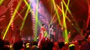 Tampil duet dengan jawara DAA1, Weni mendapatkan banyak pujian. Begitu juga Danang. Lagu Ghibah milik raja dangdut Rhoma Irama dibawakan secara spektakuler dan menghanyutkan suasana. (Adrian Putra/Bintang.com)