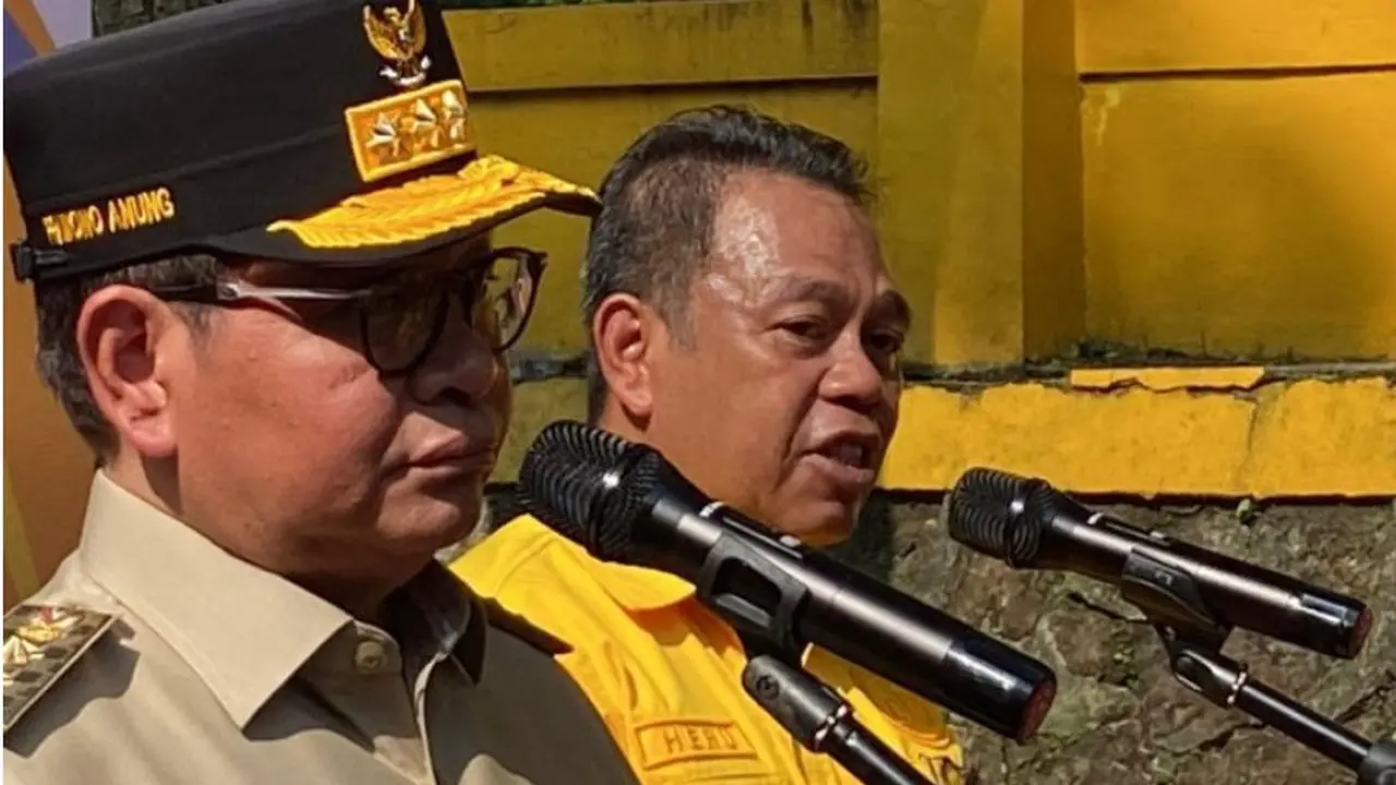 Gubernur DKI Jakarta Pramono Anung dan Kepala Dinas Bina Marga DKI Jakarta Heru Suwondo memberikan keterangan di Jakarta Timur, Selasa (14/4/2026).