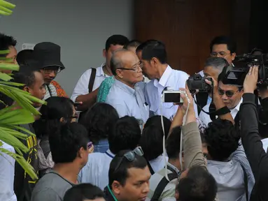 Capres dari PDIP Joko Widodo berkunjung ke rumah mantan Ketua Umum PP Muhammadiyah Ahmad Syafii Maarif (Liputan6.com/Herman Zakharia)
