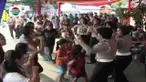 Puluhan polisi wanita (polwan) dari Polda Metro Jaya menghibur ribuan pemudik yang berada di Terminal Bus Kampung Rambutan, Jakarta Timur.