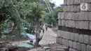 Aktivitas pekerja saat mengerjakan proyek revitalisasi Taman Ismail Marzuki (TIM), Jakarta, Selasa (26/11/2019). Pembangunan hotel berbintang di proyek revitalisasi TIM menuai penolakan dari seniman karena dinilai menjadi area komersial serta menggangu ruang berekspresi. (merdeka.com/Iqbal Nugroho)